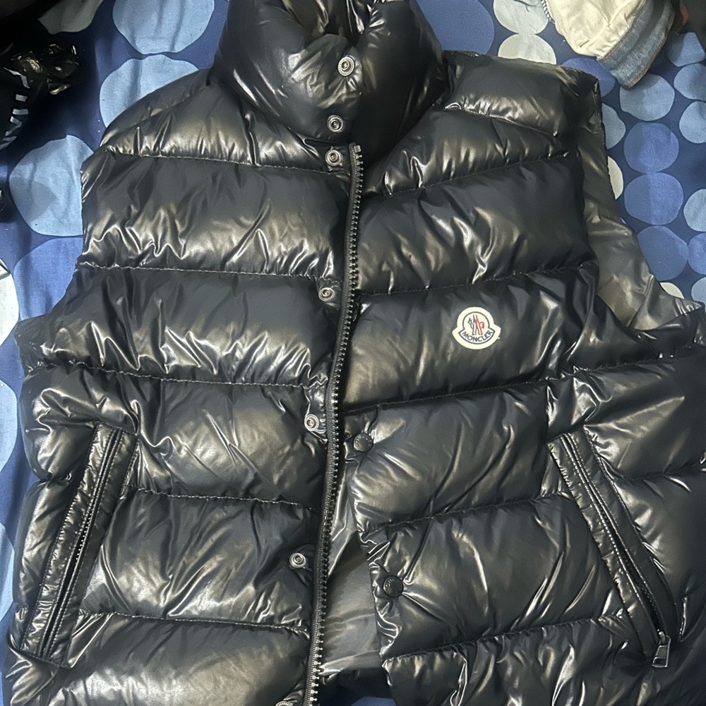 Black moncler size 3 100% authentic.